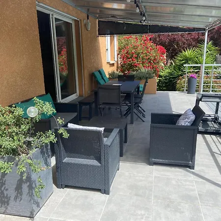 De Plein Pied 3 Avec Piscine. Villa