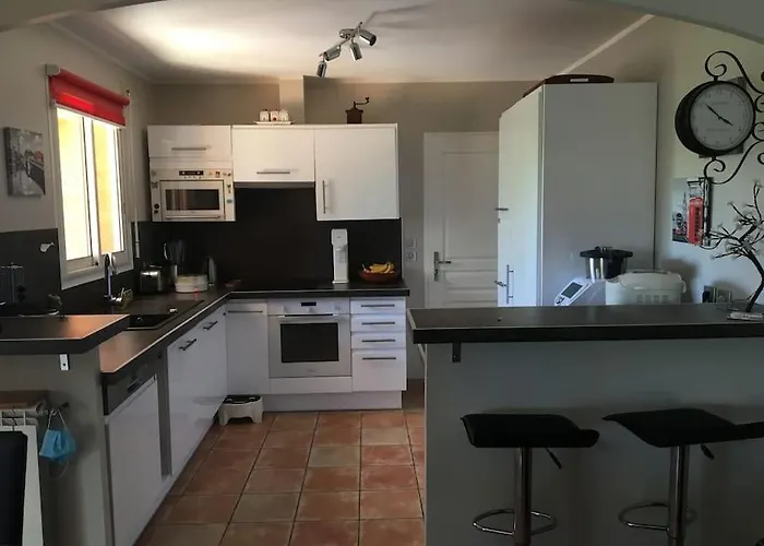 Villa De Plein Pied 3 Avec Piscine. *