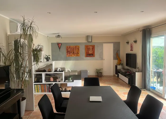 Villa De Plein Pied 3 Avec Piscine. Martigues